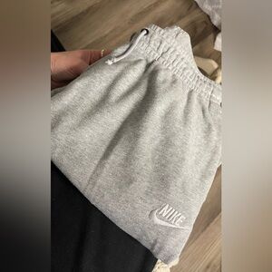 Women’s Nike joggers/sweats Sz M